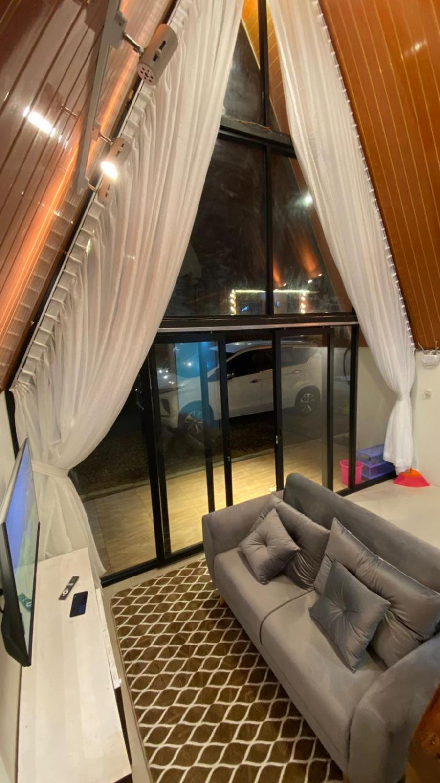 Agriya Lubis Cabin Diyeng Cameră foto